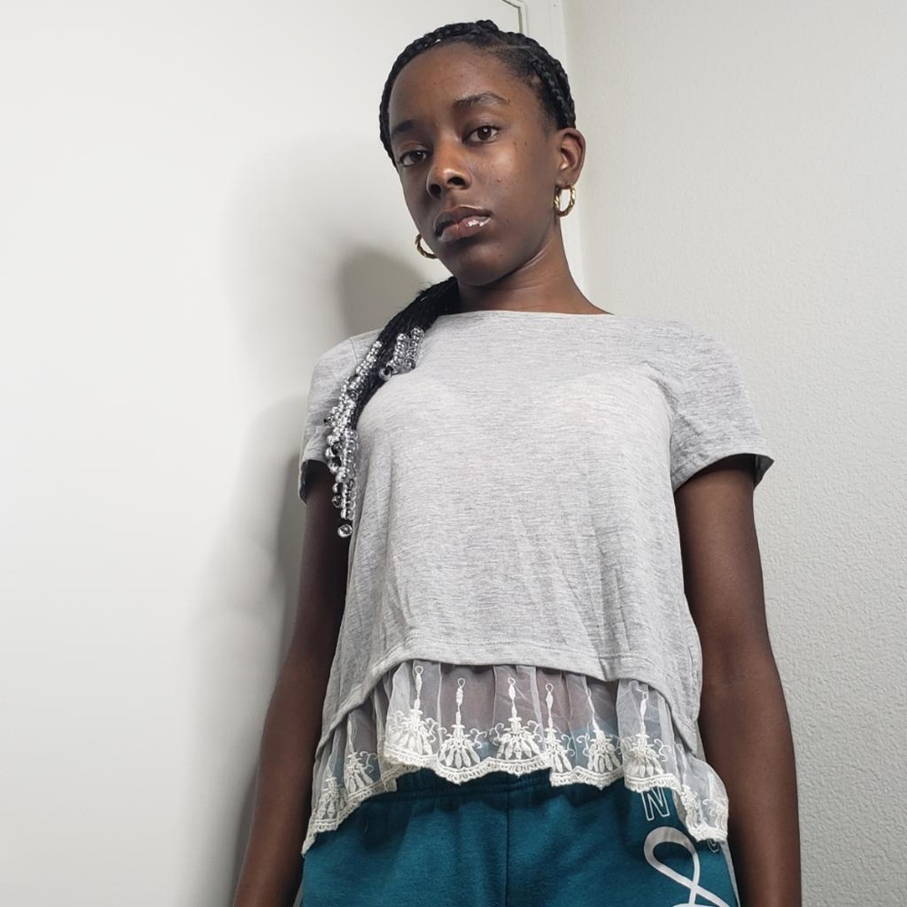 SOLID GREY TEE WITH WHITE RUFFLES
